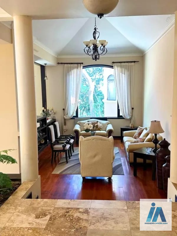 CASA EN VENTA📍Condominio El Encinal, Mixco Destaca por sus finos acabados — Casa en Venta en Zona 6 Mixco, Guatemala, Ciudad — foto 16 de 17