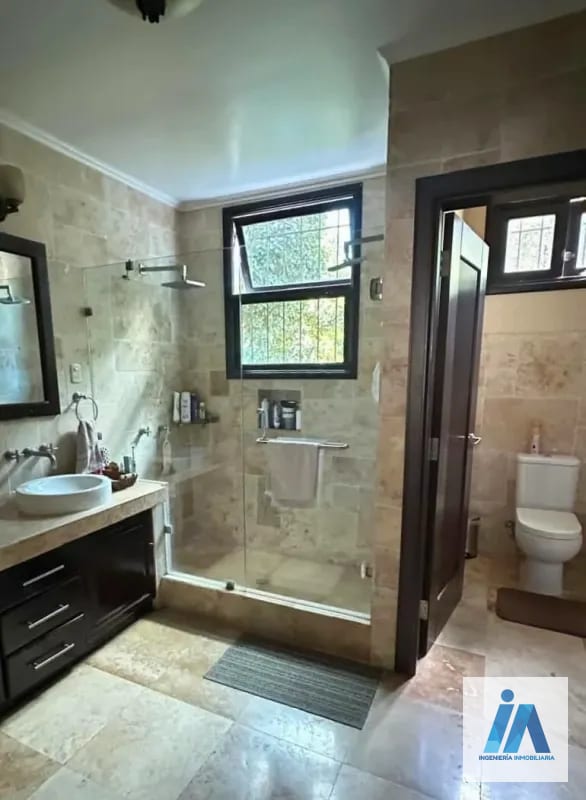 CASA EN VENTA📍Condominio El Encinal, Mixco Destaca por sus finos acabados — Casa en Venta en Zona 6 Mixco, Guatemala, Ciudad — foto 7 de 17