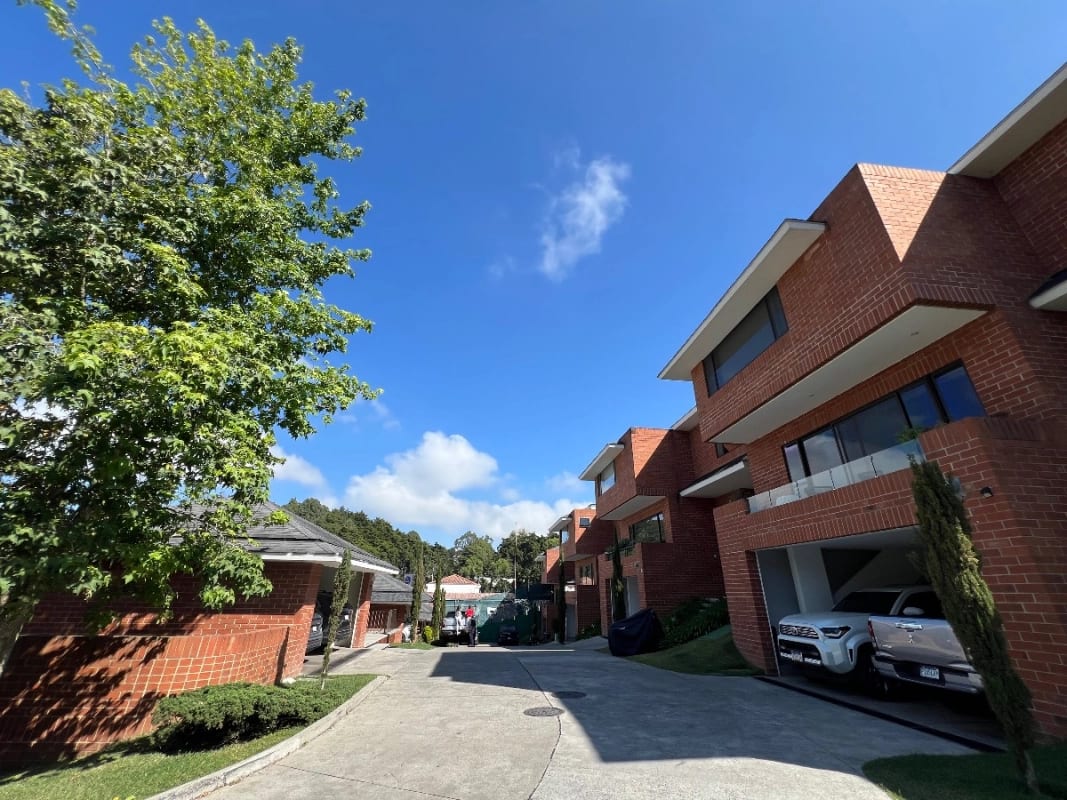 Casa Venta Carretera Muxbal, Atrás de C C Minuto Muxbal, a 10 Minutos Colegio Montessori, Condominio Privado 9 Casas, 4 Dormitorios Cada Uno C Baño 390 Mts $525,000 — Casa en Venta en Muxbal, Guatemala, Ciudad — foto 13 de 13