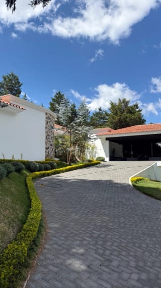 Casa en Venta en Hacienda Nueva — Casa en Venta en Hacienda Nueva, San José Pinula, Guatemala, Ciudad — miniatura 1 de 13
