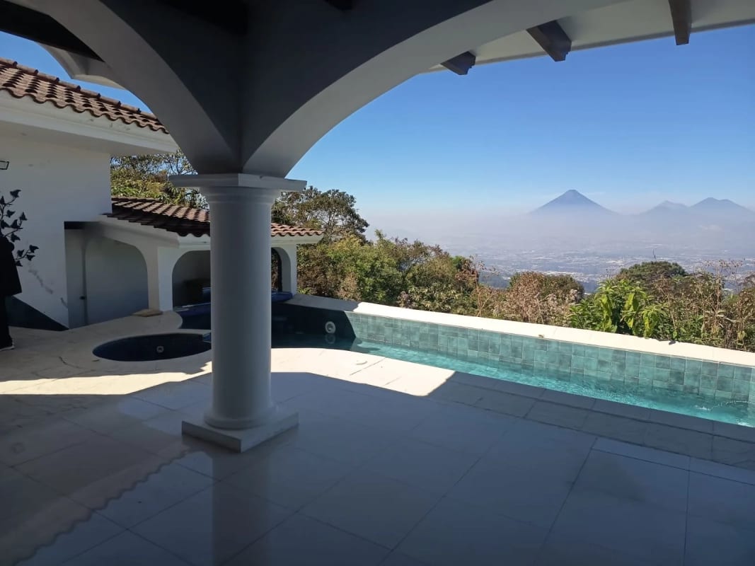 Vendo Espectacular Mansión de Lujo en Altos de Montebello. CAES. — Casa en Venta en Santa Catarina Pinula, Carretera a El Salvador, Guatemala, Ciudad — foto 17 de 17