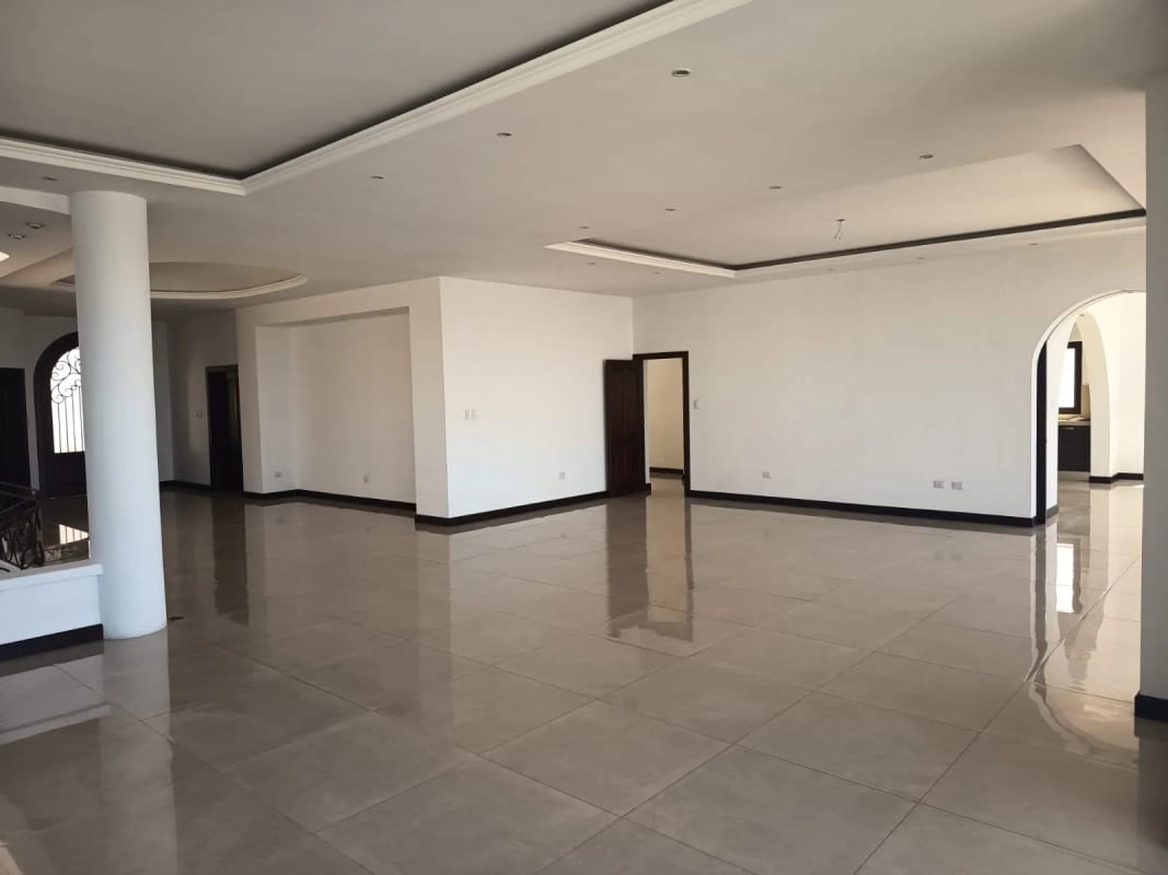 Vendo Espectacular Mansión de Lujo en Altos de Montebello. CAES. — Casa en Venta en Santa Catarina Pinula, Carretera a El Salvador, Guatemala, Ciudad — foto 15 de 17