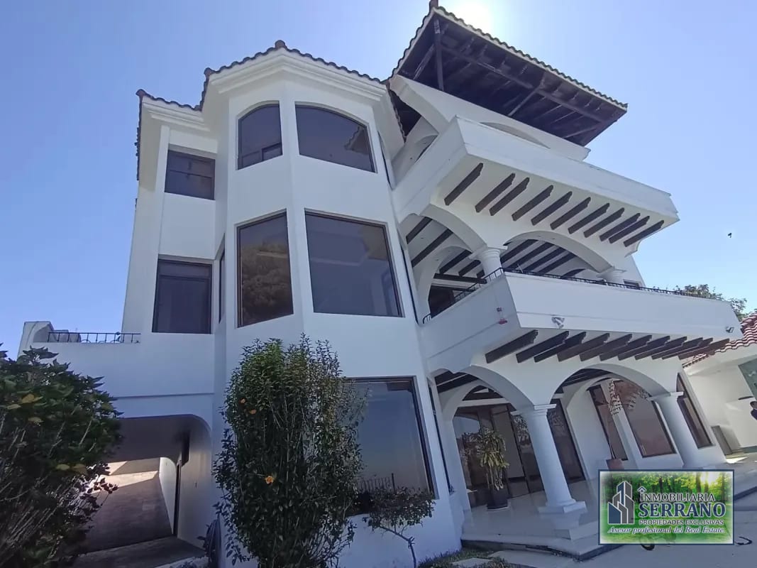 Vendo Espectacular Mansión de Lujo en Altos de Montebello. CAES. — Casa en Venta en Santa Catarina Pinula, Carretera a El Salvador, Guatemala, Ciudad — foto 1 de 17