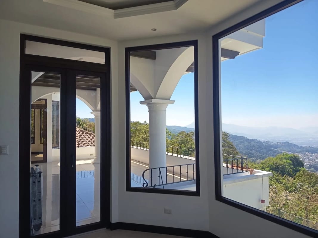 Vendo Espectacular Mansión de Lujo en Altos de Montebello. CAES. — Casa en Venta en Santa Catarina Pinula, Carretera a El Salvador, Guatemala, Ciudad — foto 7 de 17