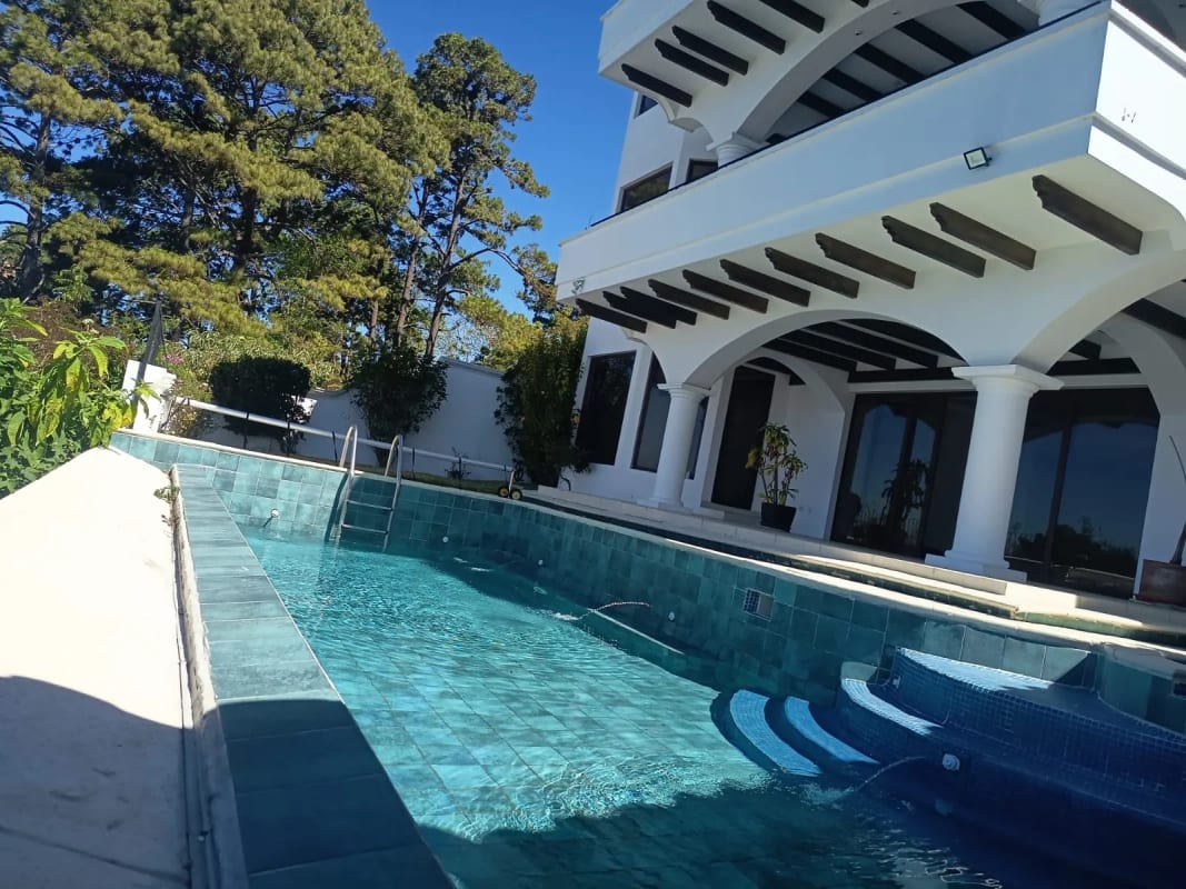 Vendo Espectacular Mansión de Lujo en Altos de Montebello. CAES. — Casa en Venta en Santa Catarina Pinula, Carretera a El Salvador, Guatemala, Ciudad — foto 4 de 17
