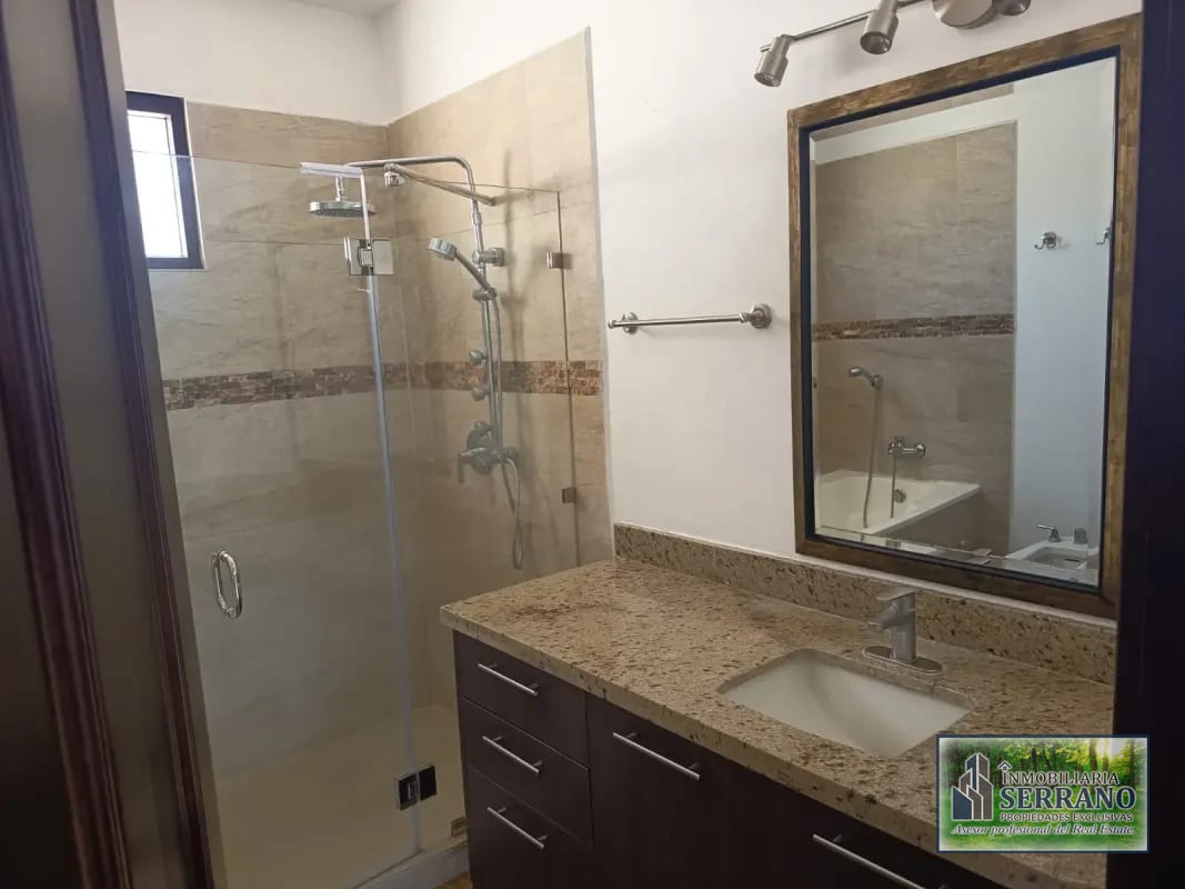 Vendo Espectacular Mansión de Lujo en Altos de Montebello. CAES. — Casa en Venta en Santa Catarina Pinula, Carretera a El Salvador, Guatemala, Ciudad — foto 3 de 17