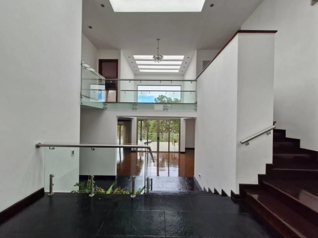 Amplia casa en Las Cumbres zona 16 — Casa en Venta en Las Cumbres, Zona 16, Guatemala, Ciudad — foto 12 de 17