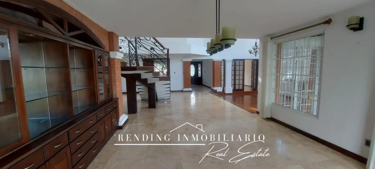 Casa en renta zona 16 La Montaña de 5 habitaciones + 6 parqueos — Casa en Alquiler en La Montaña, Zona 16, Guatemala, Ciudad — foto 1 de 17