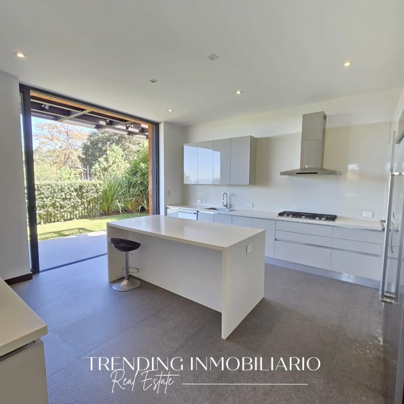 Casa en venta zona 16 Pulte Golf de 5 habitaciones + 4 parqueos — Casa en Venta en El Pulté, Zona 16, Guatemala, Ciudad — foto 10 de 17