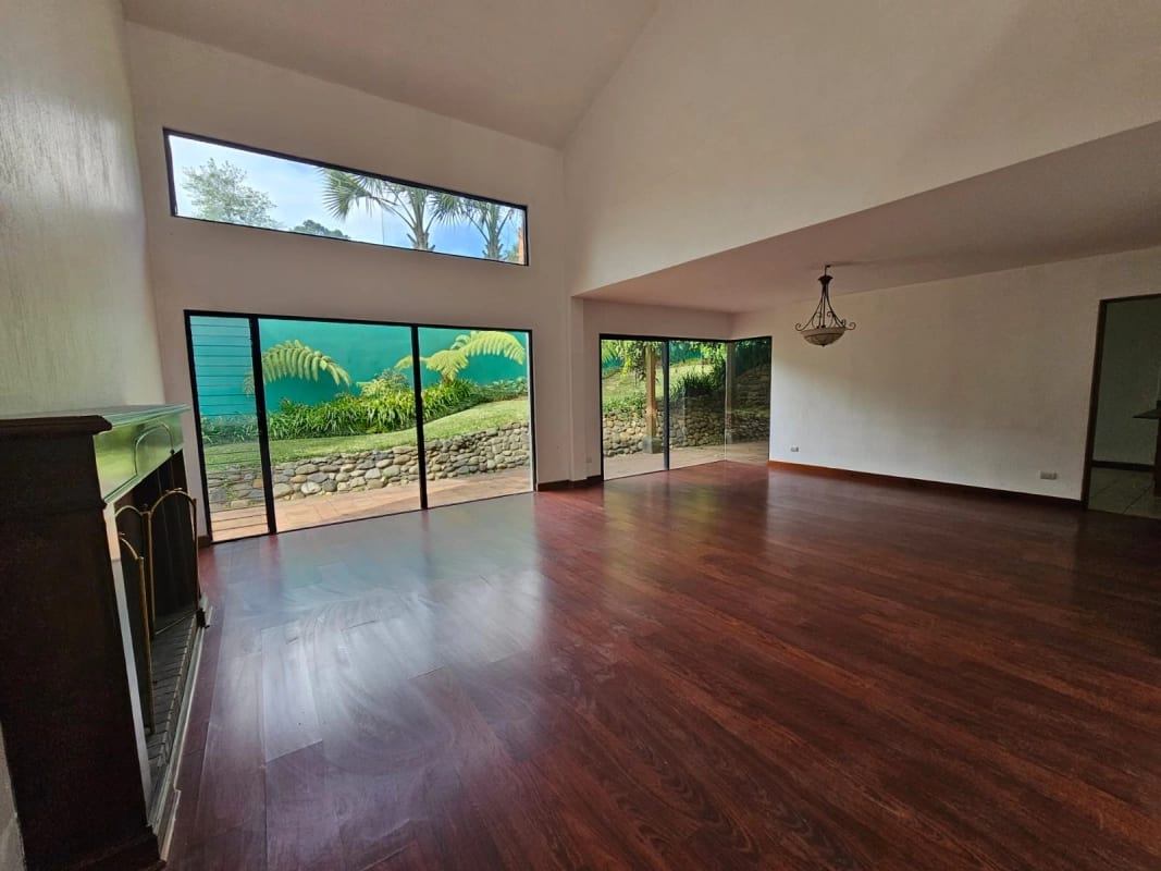 Casa en Venta la Encantada KM12 CES — Casa en Venta en La Encantada, Carretera a El Salvador, Guatemala, Ciudad — foto 3 de 4