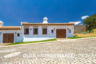 Casa amueblada en Condominio Paseo Antigua — Casa en Venta en Dentro del Casco, Antigua, Sacatepéquez — miniatura 1 de 17