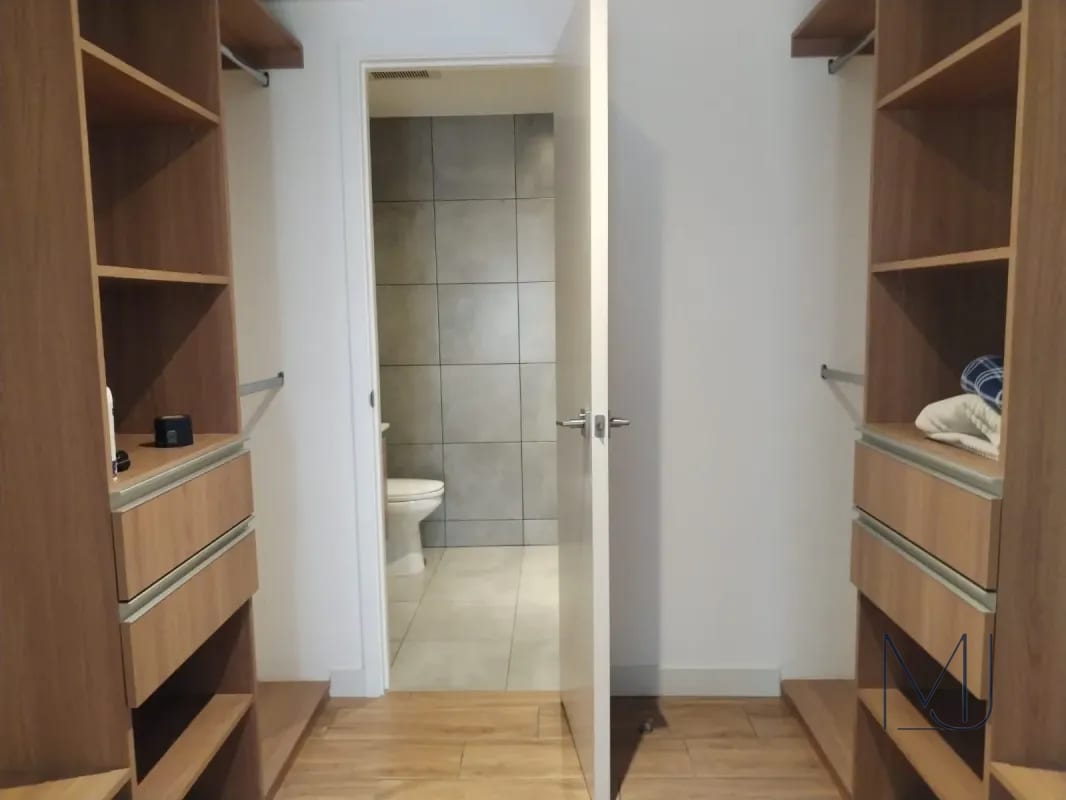 Apartamento Amueblado en Alquiler o Venta | Edificio QUO | Zona 4 | 2 niveles · 3 ha — Apartamento en Alquiler en QUO, Zona 4, Guatemala, Ciudad — foto 3 de 10