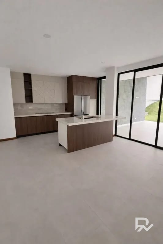 Venta de casa en Sauces del Pulte zona 16 — Casa en Venta en Zona 16, Guatemala, Ciudad — foto 2 de 13