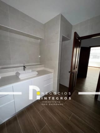 Vendo Apartamento Remodelado, Impuestos Incluidos, Milenia Oakland Z.10 — Apartamento en Venta en Milenia, Zona 10, Guatemala, Ciudad — miniatura 7 de 17
