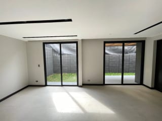 Casa Venta Nueva KM 9 CAES Frente a Hotel Hilton 317 MTS2 , 4 Dormitorios, Desniveles, $715,000 Opción a Renta $2,900 — Casa en Venta en Carretera a El Salvador, Guatemala, Ciudad — miniatura 9 de 13