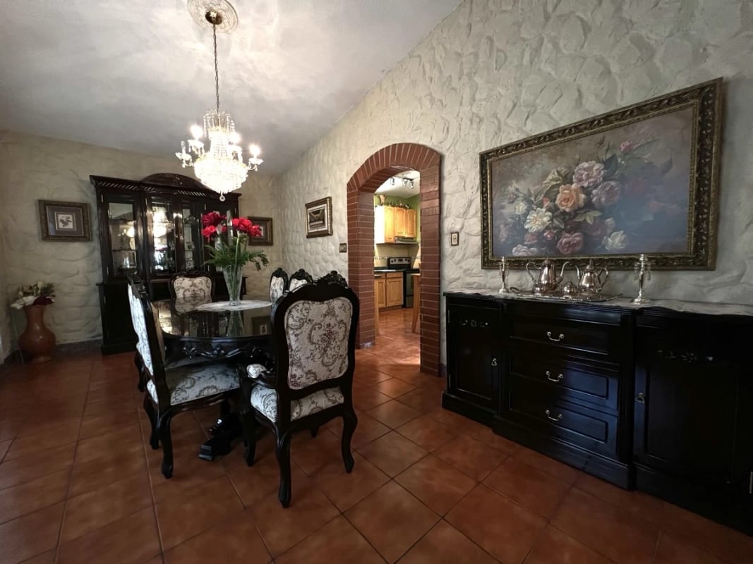 Venta amplia casa estilo Mediterráneo en San Cristóbal, Zona 8 Mixco — Casa en Venta en Zona 8 Mixco, Guatemala, Ciudad — foto 14 de 15