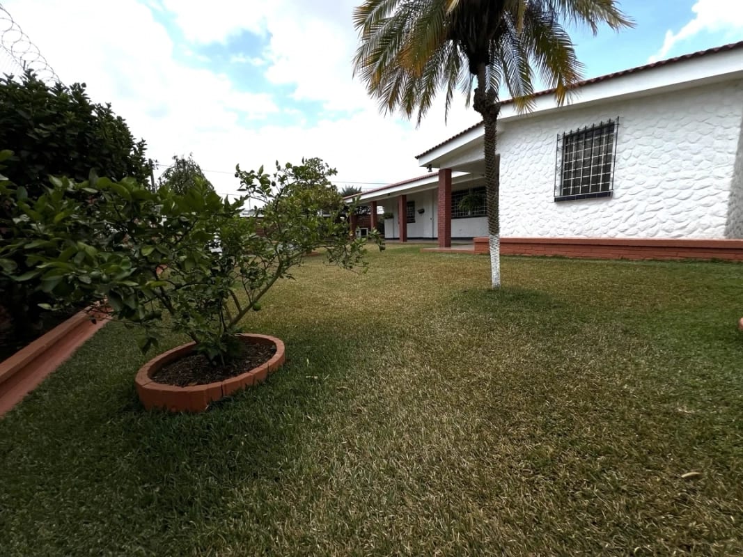 Venta amplia casa estilo Mediterráneo en San Cristóbal, Zona 8 Mixco — Casa en Venta en Zona 8 Mixco, Guatemala, Ciudad — foto 6 de 15