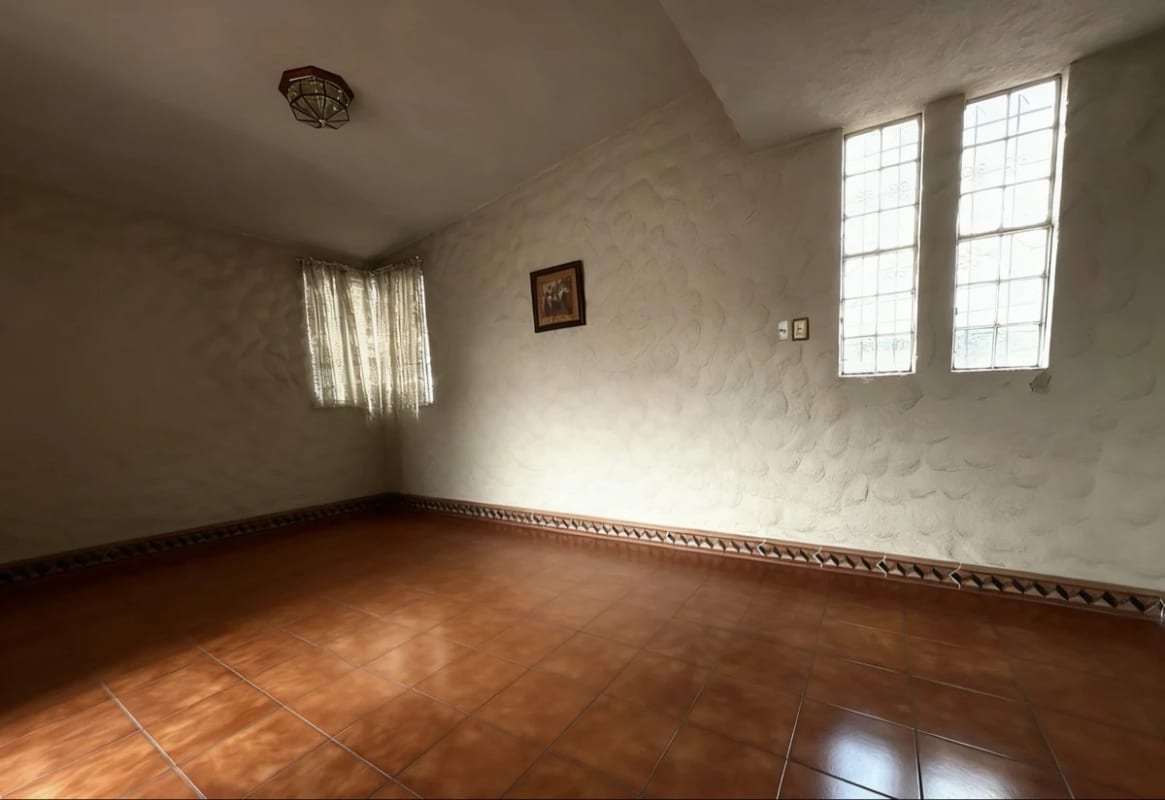Venta amplia casa estilo Mediterráneo en San Cristóbal, Zona 8 Mixco — Casa en Venta en Zona 8 Mixco, Guatemala, Ciudad — foto 3 de 15