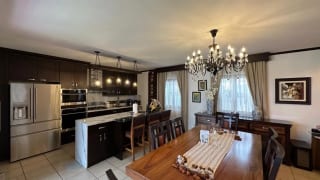 Casa de Lujo en Venta en Plazuela del Conquistador — Casa en Venta en Antigua, Sacatepéquez — miniatura 2 de 5