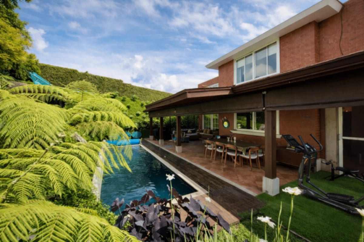 Casa con piscina en venta en Fraijanes — Casa en Venta en Carretera a El Salvador, Guatemala, Ciudad — foto 1 de 14