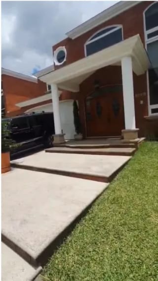 Casa en Venta en Jardines de San Isidro Zona 16 — Casa en Venta en Jardines de San Isidro, Zona 16, Guatemala, Ciudad — miniatura 1 de 17