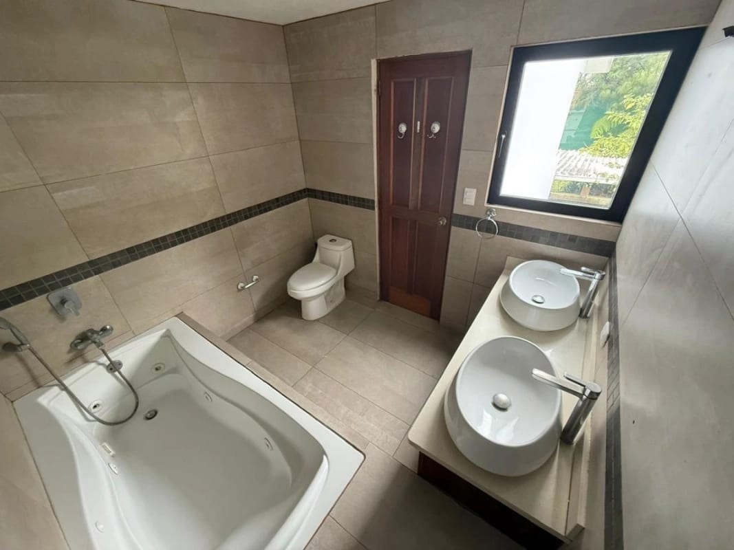 Preciosa casa en venta en Condominio la Encantada, km 12 Caes. — Casa en Venta en Carretera a El Salvador, Guatemala, Ciudad — foto 4 de 13