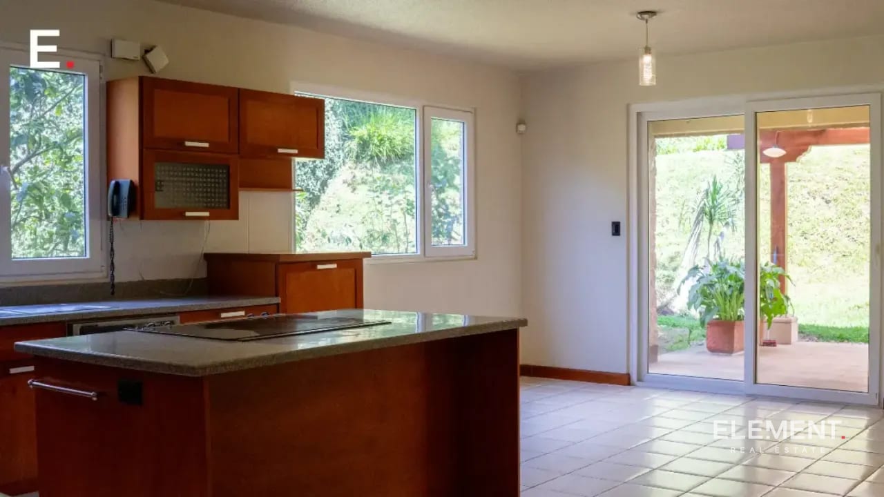 Casa en venta y renta - Bosques de las Luces — Casa en Venta en Bosques de Las Luces, Carretera a El Salvador, Guatemala, Ciudad — foto 9 de 12