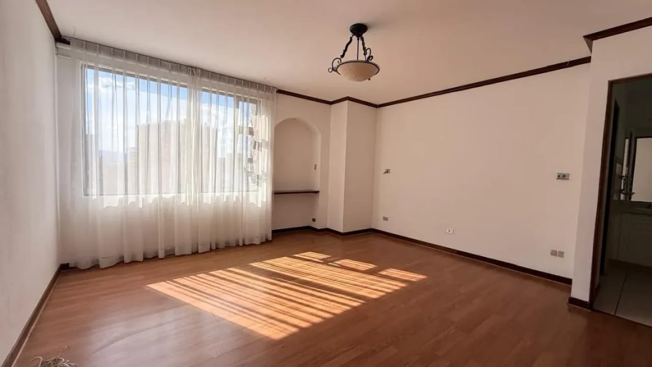 Apartamento en venta, Edificio Torre Castelar, zona 10 — Apartamento en Venta en Torre Castelar, Zona 10, Guatemala, Ciudad — foto 3 de 13